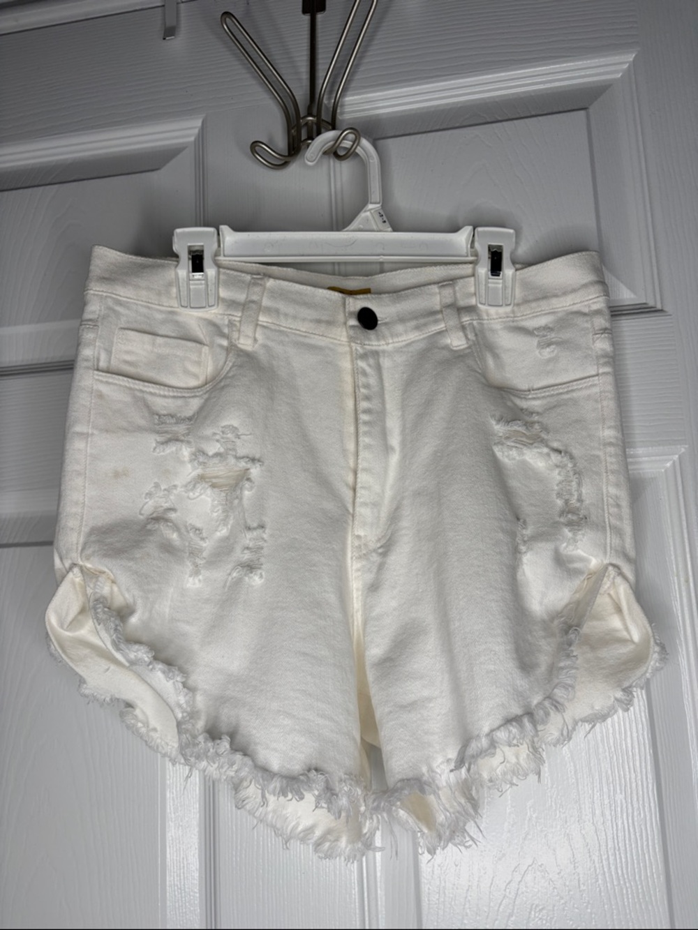 Daisy White Distressed Frayed-Hem Jean Shorts
